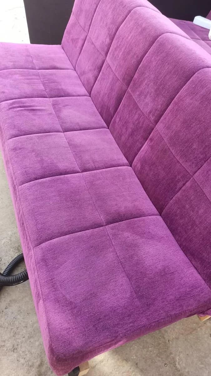 3-Sitzer Sofa / Couch #2 - Nachher: Tiefenreinigung abgeschlossen 3-Sitzer Sofa / Couch - Nachher: Professionell gereinigt